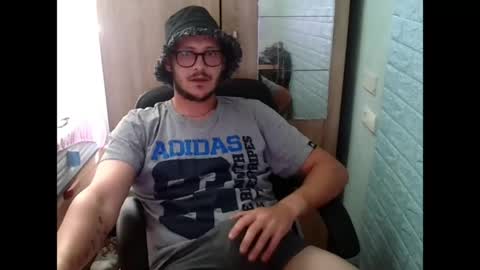 Snapshot of younromki chatting on June 1, 11:23 am A... online show from June 1, 11:23 am