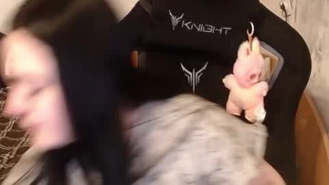 your_8a8y online show from November 10, 8:46 am