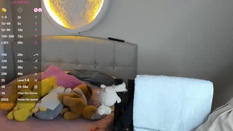 mia3 online show from February 14, 9:11 pm