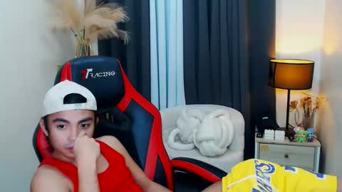 Snapshot of your_black_cat chatting on November 5, 3:01 pm your_black_cat online show from November 5, 3:01 pm