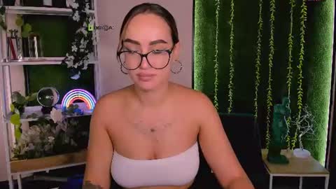 Snapshot of your_bunny12 chatting on August 4, 5:43 am your bunny12 online show from August 4, 5:43 am
