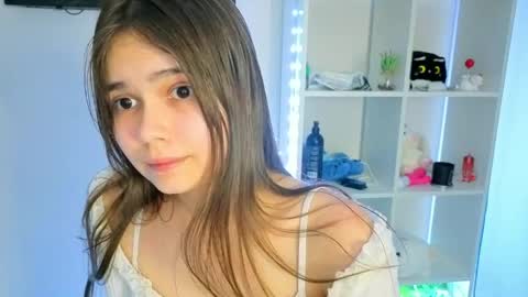 Snapshot of your_casual_vibes chatting on May 15, 6:04 pm Julia Next stream online show from May 15, 6:04 pm