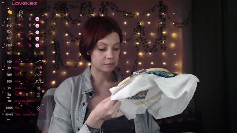 Snapshot of your_corvus chatting on December 4, 5:44 pm your_corvus online show from December 4, 5:44 pm