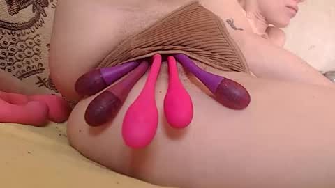 Snapshot of your_emilygush chatting on February 19, 9:05 am Emily online show from February 19, 9:05 am