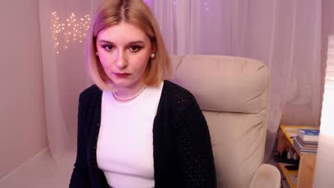 Snapshot of your_freya chatting on February 6, 5:35 am Freya online show from February 6, 5:35 am