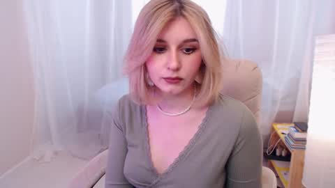 Snapshot of your_freya chatting on February 13, 11:17 am Freya online show from February 13, 11:17 am