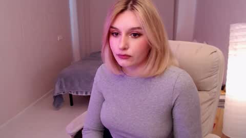 Snapshot of your_freya chatting on February 21, 12:39 pm Freya online show from February 21, 12:39 pm