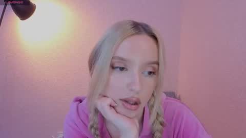 Olivia online show from October 17, 8:55 pm