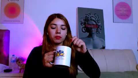 Snapshot of your_girl_of_dream chatting on May 8, 7:52 pm your_girl_of_dream online show from May 8, 7:52 pm