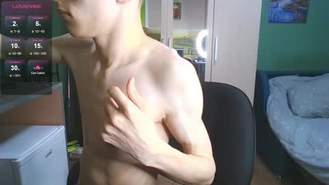 Snapshot of your_honeyy chatting on June 7, 8:01 pm Mark online show from June 7, 8:01 pm