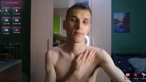 Snapshot of your_honeyy chatting on June 14, 10:01 pm Mark online show from June 14, 10:01 pm