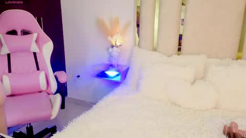 Isa online show from April 15, 7:58 pm