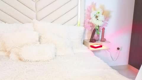Isa online show from June 8, 9:37 pm