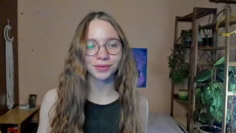 Snapshot of your_leslie chatting on May 5, 12:18 am Leslie online show from May 5, 12:18 am