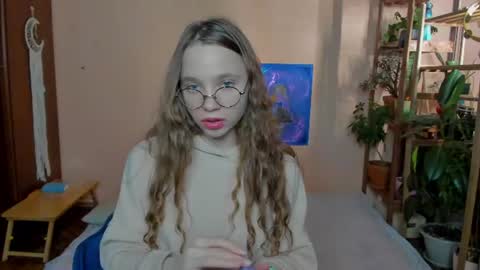 Snapshot of your_leslie chatting on June 10, 10:52 pm Leslie online show from June 10, 10:52 pm