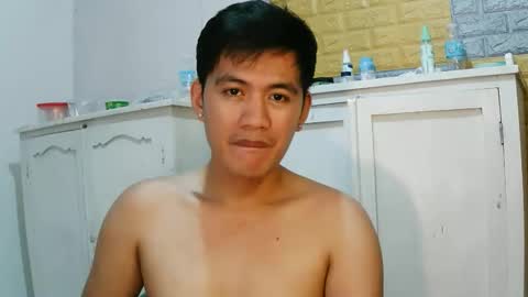 Snapshot of your_love_miaka chatting on April 16, 12:55 am your_love_miaka online show from April 16, 12:55 am