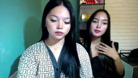Snapshot of your_miss_ellexxx chatting on May 10, 12:54 pm Elle online show from May 10, 12:54 pm
