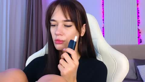 Jessica Loyd online show from April 14, 2:17 am