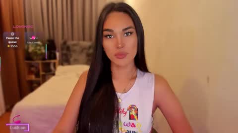 Miss Larah online show from April 2, 1:03 am