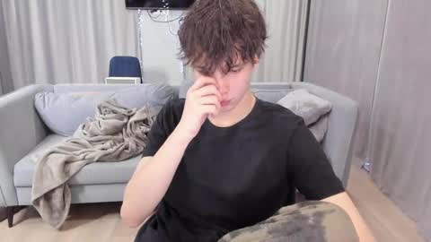 your_shy_guy online show from January 16, 7:20 pm