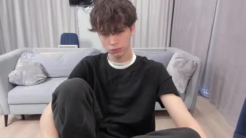 your_shy_guy online show from January 18, 7:04 pm