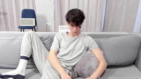 your_shy_guy online show from January 22, 8:29 am