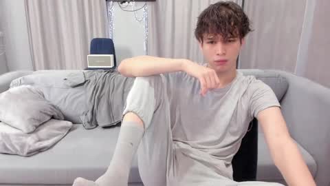 your_shy_guy online show from January 24, 6:57 am