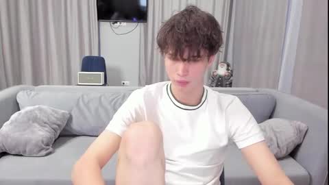 your_shy_guy online show from January 26, 6:49 am