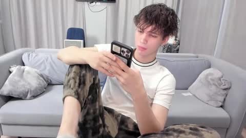 your_shy_guy online show from January 27, 7:45 am