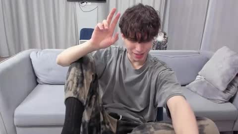 your_shy_guy online show from January 29, 2:00 pm