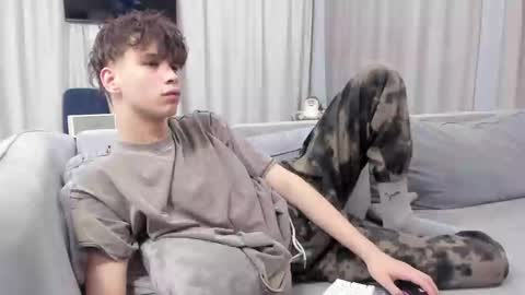 your_shy_guy online show from February 8, 2:05 pm