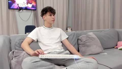 your_shy_guy online show from February 12, 7:13 pm