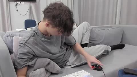 your_shy_guy online show from February 19, 5:49 pm