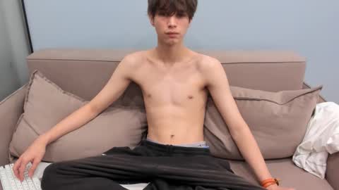 your_shy_guy online show from September 19, 7:47 pm