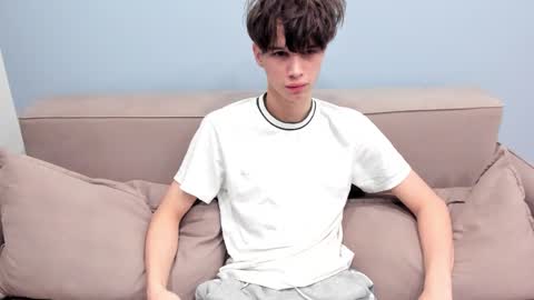 your_shy_guy online show from February 7, 1:42 am