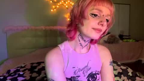 Snapshot of your_sweetpussy chatting on June 22, 7:33 pm Anya online show from June 22, 7:33 pm