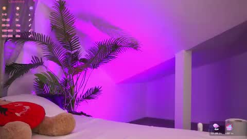 TenderSin online show from March 6, 5:37 am