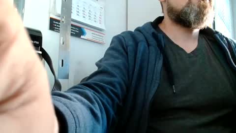 Snapshot of your_tipie chatting on October 3, 10:12 am your_tipie online show from October 3, 10:12 am