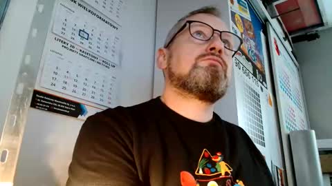 Snapshot of your_tipie chatting on November 3, 8:15 am your_tipie online show from November 3, 8:15 am