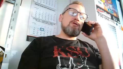 Snapshot of your_tipie chatting on November 6, 8:37 am your_tipie online show from November 6, 8:37 am