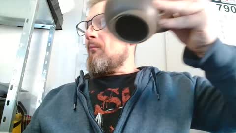 Snapshot of your_tipie chatting on November 7, 10:26 am your_tipie online show from November 7, 10:26 am