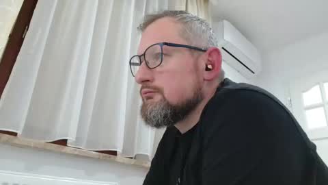 Snapshot of your_tipie chatting on November 14, 8:51 pm your_tipie online show from November 14, 8:51 pm