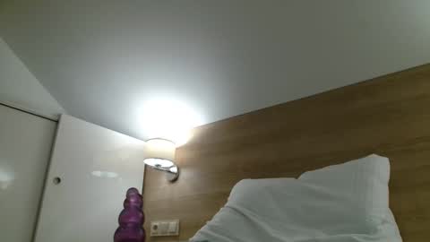 Snapshot of your_tipie chatting on November 15, 9:00 pm your_tipie online show from November 15, 9:00 pm