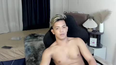 Snapshot of yourasian_bradley chatting on February 22, 7:03 pm yourasian_bradley online show from February 22, 7:03 pm