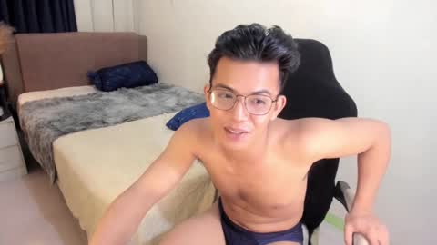 Snapshot of yourasian_bradley chatting on March 2, 9:11 pm yourasian_bradley online show from March 2, 9:11 pm