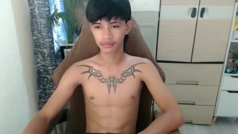 yourasian_eric online show from April 9, 8:53 am