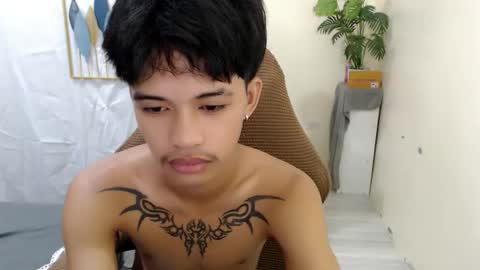 yourasian_eric online show from May 21, 4:19 am