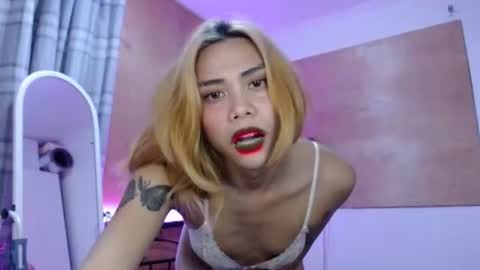 Snapshot of yourasianbigcock chatting on October 28, 4:16 am LEXI online show from October 28, 4:16 am