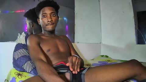 Yourdaddy2005 online show from February 22, 3:32 pm