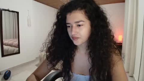 yourdreamgirl2025 online show from October 31, 12:22 am